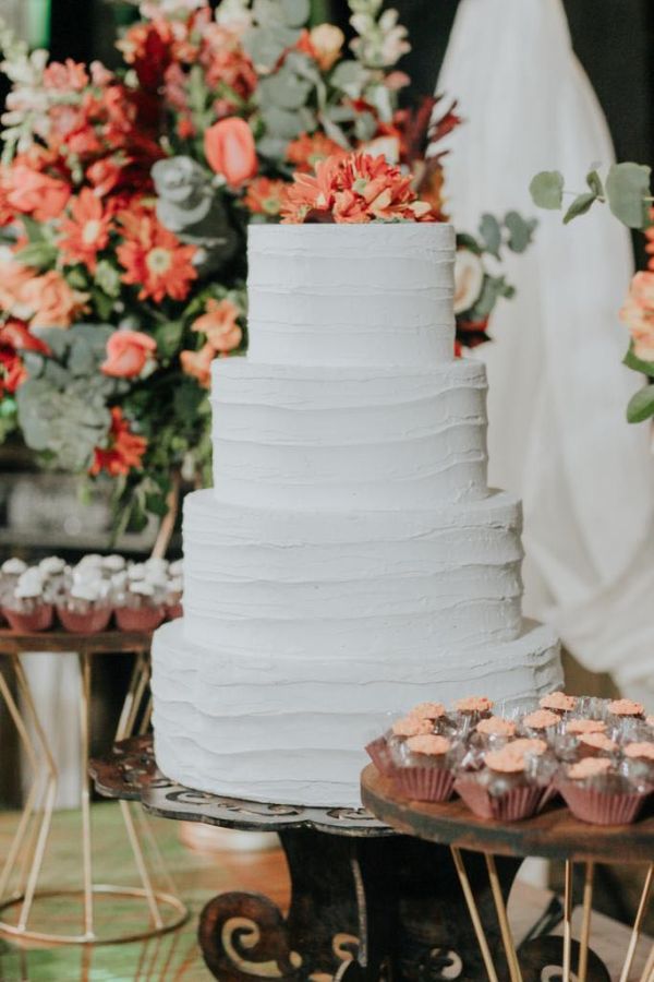 Leia mais sobre o artigo Bolos Fake Casamento / Noivado Álbum I