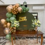 Leia mais sobre o artigo Adulto Painel Romano/Oval Verde Eucalipto – Trabalho de Bolas Com Arco Orgânico