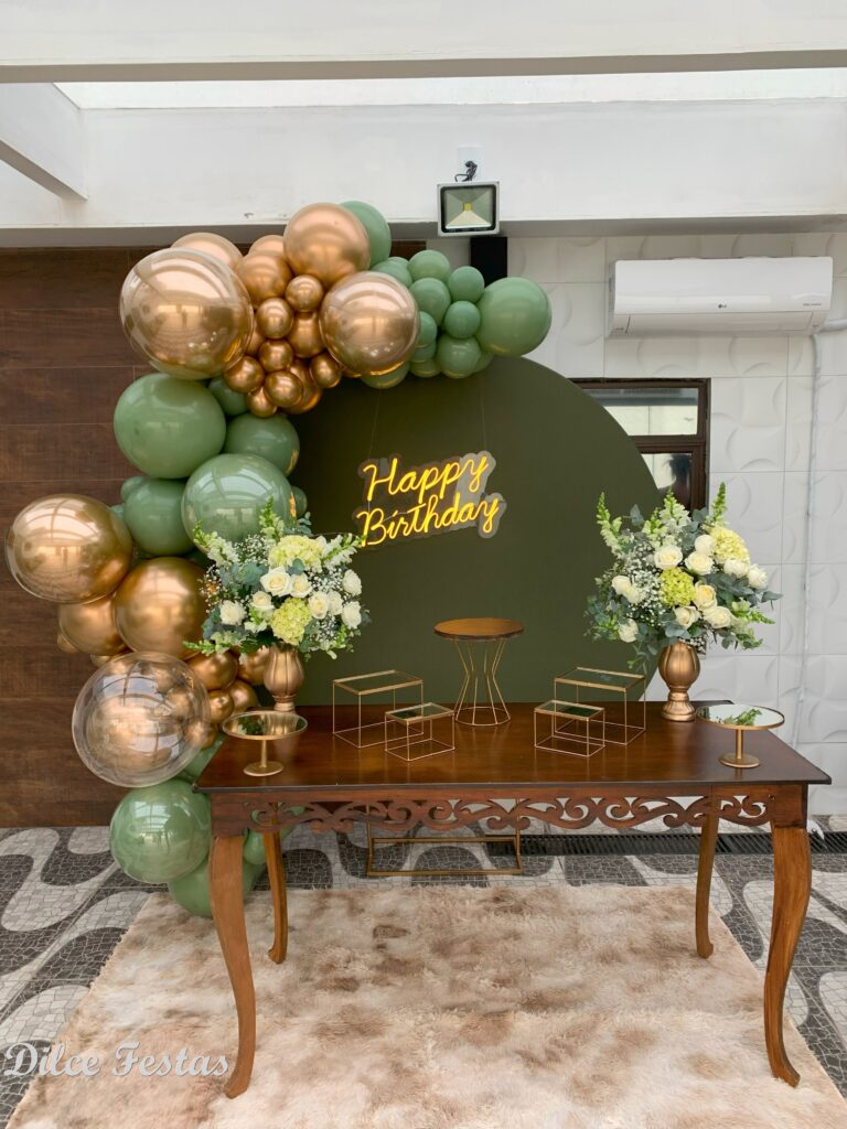 Leia mais sobre o artigo Adulto Painel Romano/Oval Verde Eucalipto – Trabalho de Bolas Com Arco Orgânico