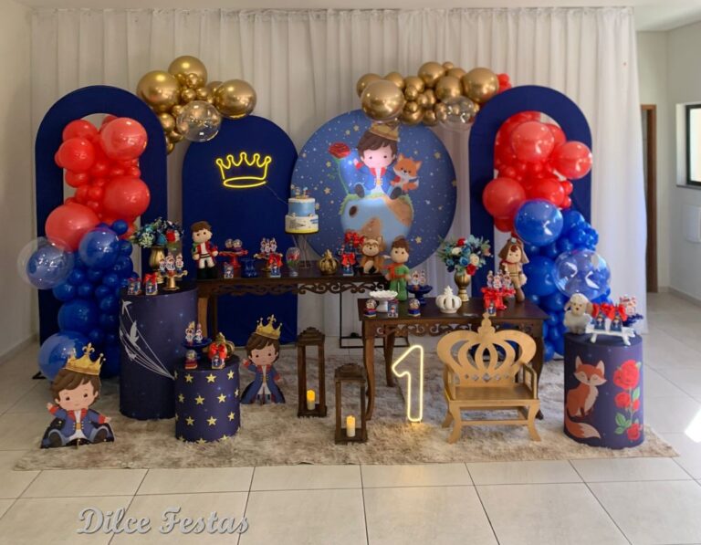 Leia mais sobre o artigo Pequeno Príncipe Redondo com Oval/Romano Azul – Coroa De Led – Trabalho de Bolas Com Arco Orgânico