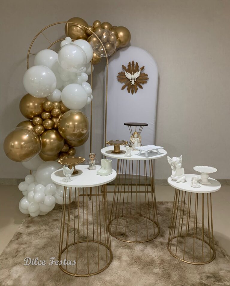 Leia mais sobre o artigo Batizado Branco com Divino Espirito Santo – Trabalho de Bolas Com Arco Orgânico