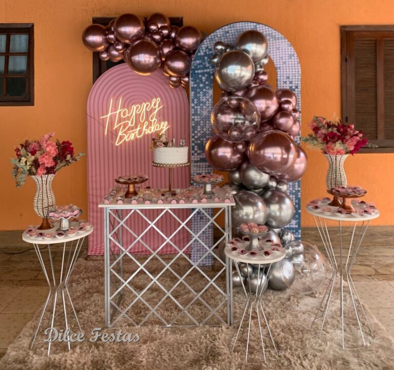 Leia mais sobre o artigo Festa Painel Oval/Romano Rose e Painel Portal Prata – Adulto – Trabalho de Bolas Com Arco Orgânico