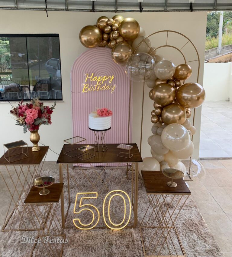 Leia mais sobre o artigo Festa de 50 Anos Oval/Romano Ripado Bege – Adulto – Trabalho de Bolas Com Arco Orgânico