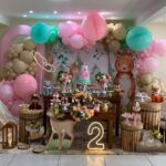 Leia mais sobre o artigo Bosque Encantado Painel Oval/Romano – Trabalho de Bolas Com Arco Orgânico