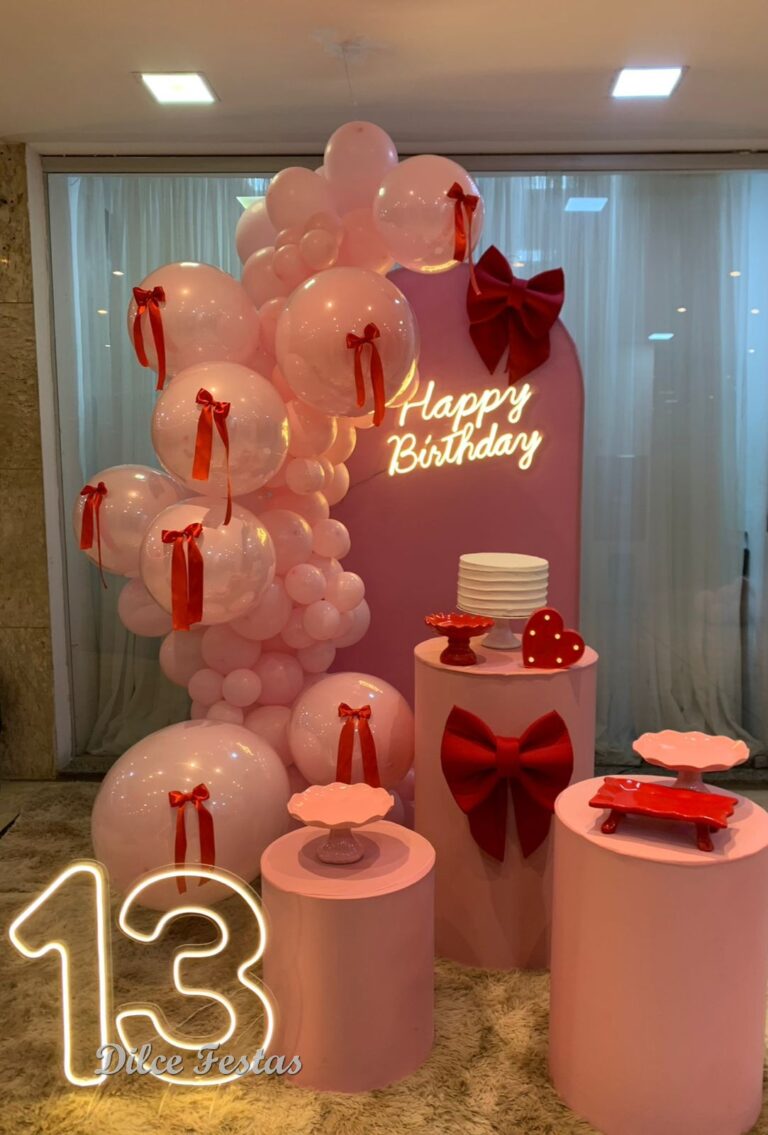 Leia mais sobre o artigo 13 Anos Rosa e Vermelho com Laço – Trabalho de Bolas Com Arco Orgânico