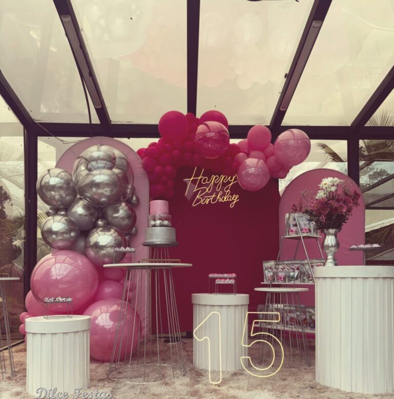 Leia mais sobre o artigo 15 Anos Pink, Rosa e Prata – Adulto –  Trabalho em Balões com Arco Orgânico