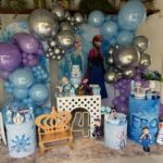 Leia mais sobre o artigo Frozen Painel Oval/Romano –  Trabalho em Balões com Arco Orgânico