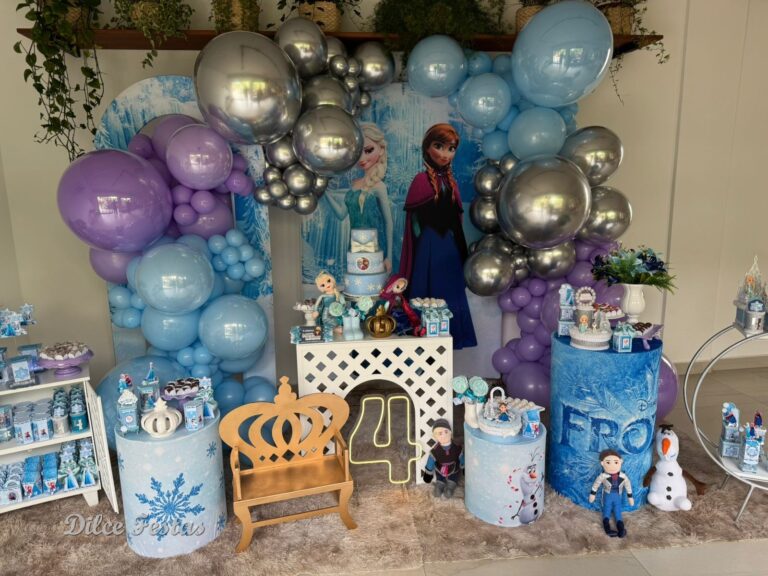 Leia mais sobre o artigo Frozen Painel Oval/Romano –  Trabalho em Balões com Arco Orgânico