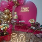 Leia mais sobre o artigo 60 Anos Pink e Dourado – Adulto – Arco de Bolas Orgânico