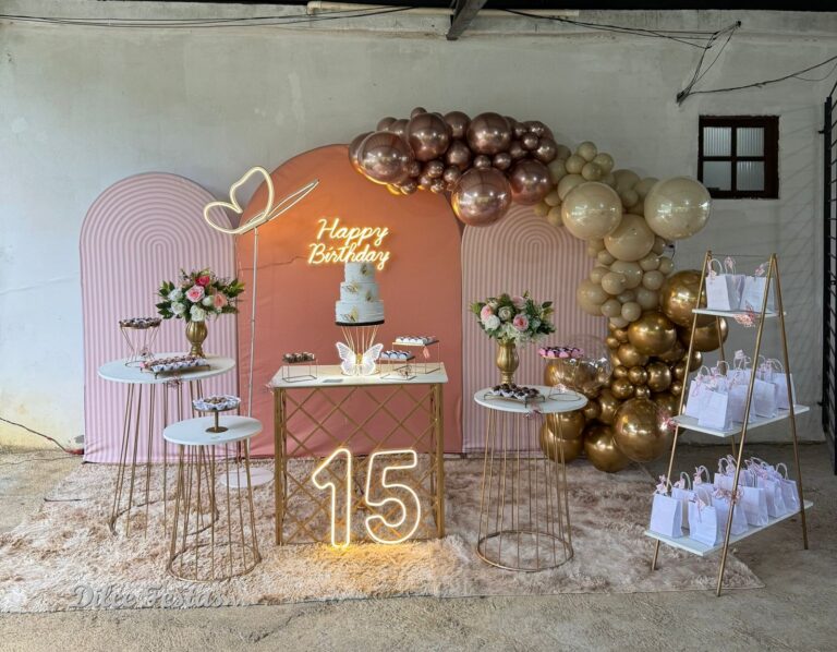 Leia mais sobre o artigo 15 Anos – Adulto – Rose E Ripado – Trabalho em Balões com Arco Orgânico