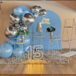 Leia mais sobre o artigo 15 Anos – Adulto – Azul Claro E Prata – Trabalho em Balões com Arco Orgânico