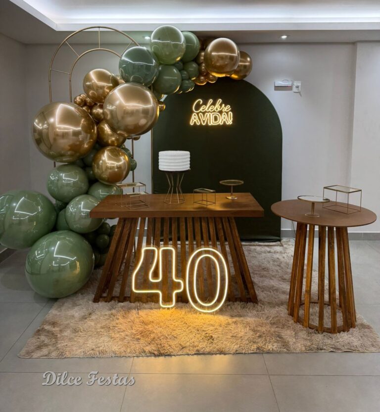 Leia mais sobre o artigo 40 Anos – Adulto – Verde Eucalipto e Dourado – Trabalho em Balões com Arco Orgânico