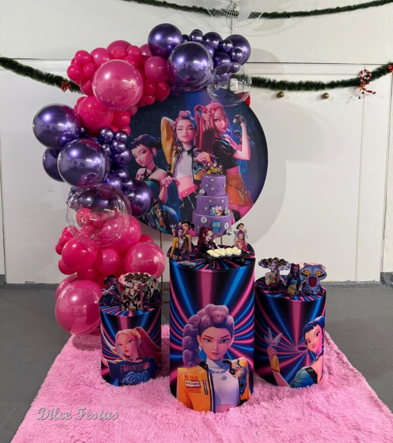 Leia mais sobre o artigo Guerreiras Do KPop Painel Redondo –  Trabalho em Balões com Arco Orgânico