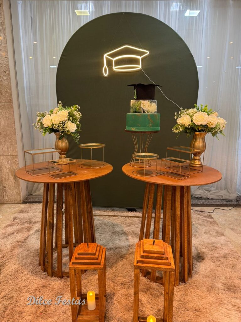 Leia mais sobre o artigo Formatura Painel Oval/Romano Verde Eucalipto