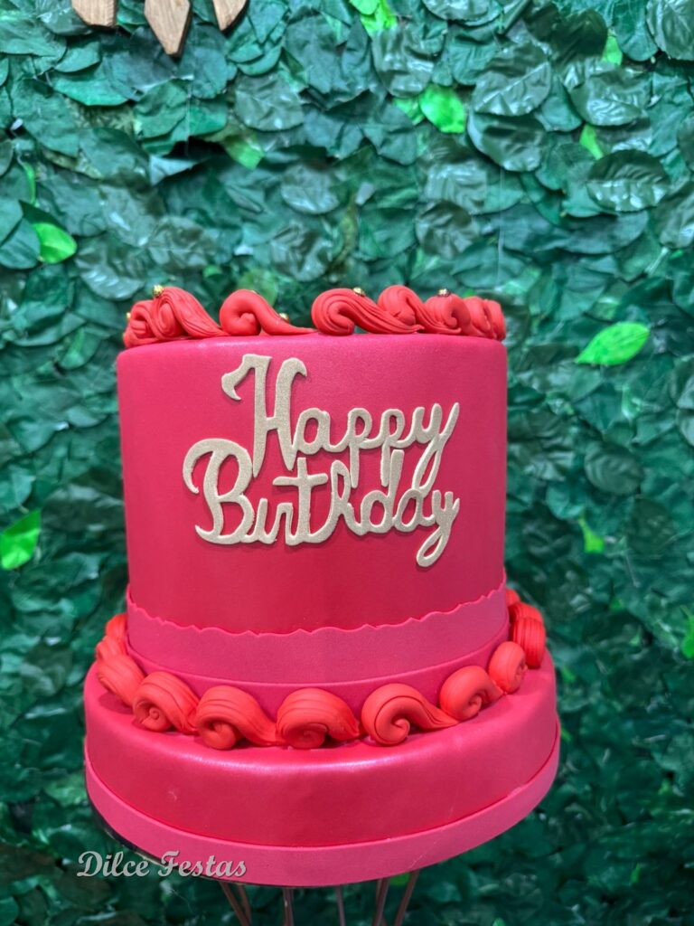 Leia mais sobre o artigo Bolo Fake Vermelho Happy Birthday