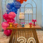 Leia mais sobre o artigo 30 Anos Celebre a Vida e Painel de Janela – Trabalho em Balões com Arco Orgânico