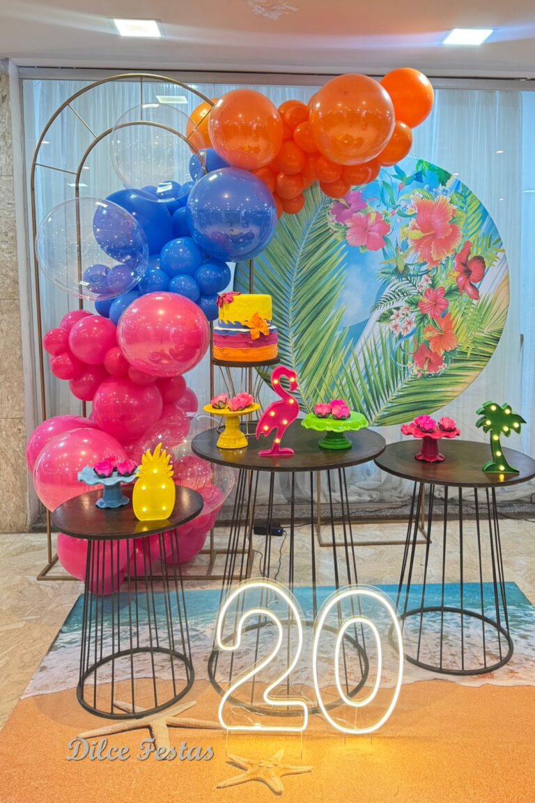 Leia mais sobre o artigo Painel Redondo Tropical – Trabalho em Balões com Arco Orgânico