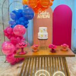 Leia mais sobre o artigo Painel Oval Ripado Laranja e Pink – Adulto – Trabalho em Balões com Arco Orgânico