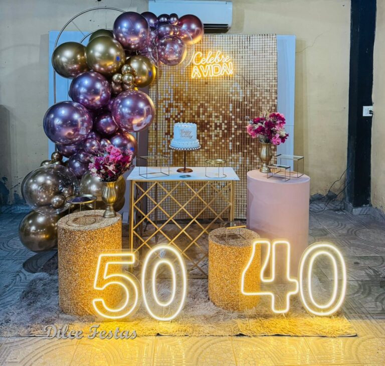 Leia mais sobre o artigo 50 e 40 Anos Painel Dourado Efeito de Glitter – Adulto – Trabalho em Balões com Arco Orgânico – Rose e Dourado