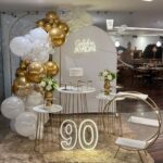 Leia mais sobre o artigo 90 Anos Branco e Dourado Celebre a Vida de Led – Adulto – Trabalho em Balões com Arco Orgânico