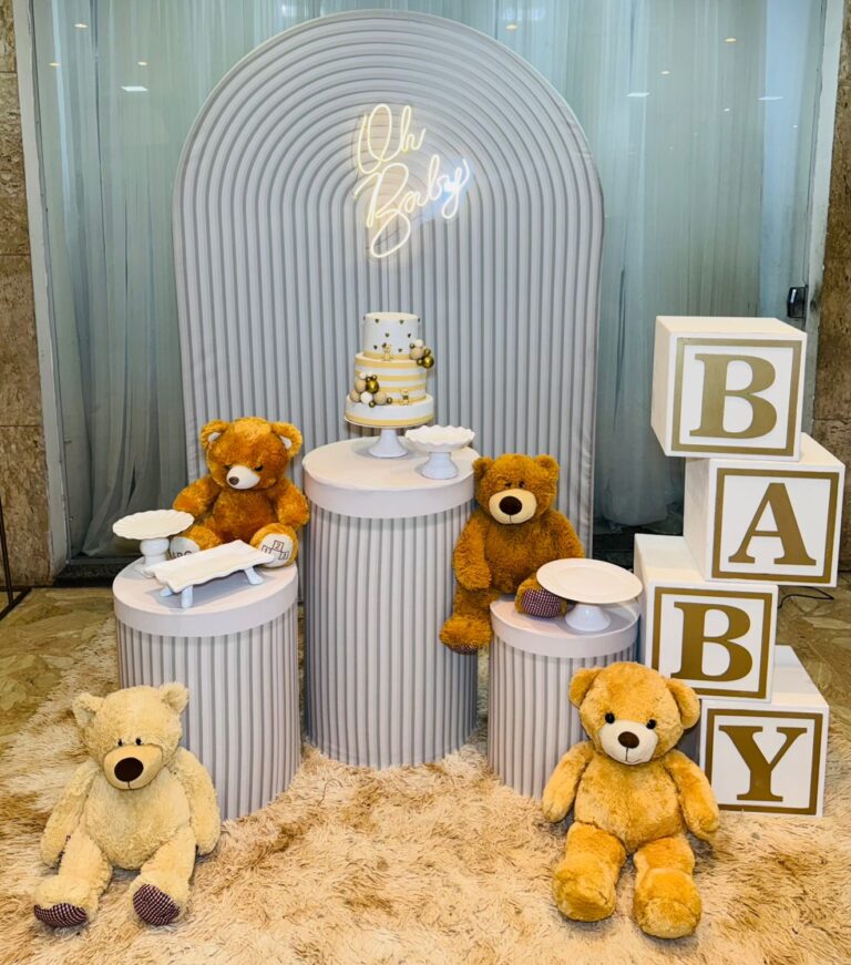 Leia mais sobre o artigo Chá de Bebê Painel Oval/Romano Ripado Branco Álbum I