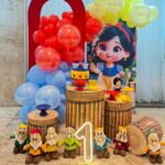 Leia mais sobre o artigo 1 Aninho Branca de Neve Baby Painel Oval com Portal – Trabalho em Balões com Arco Orgânico