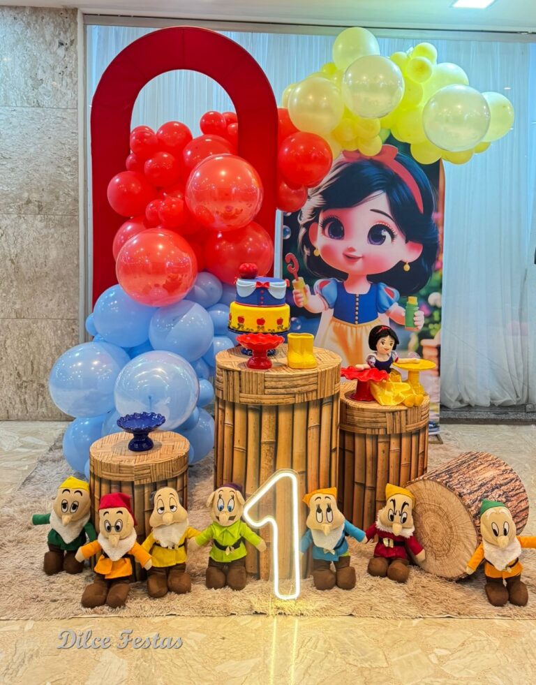 Leia mais sobre o artigo 1 Aninho Branca de Neve Baby Painel Oval com Portal – Trabalho em Balões com Arco Orgânico