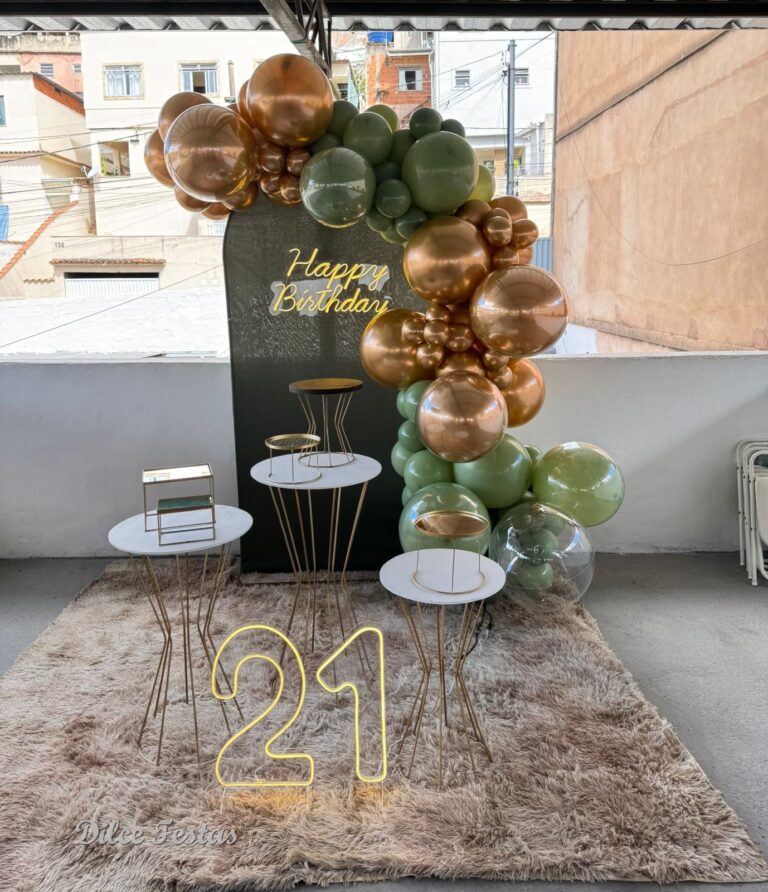 Leia mais sobre o artigo 21 Anos Painel Oval Verde Eucalipto – Adulto – Decoração em Balões com Arco Orgânico