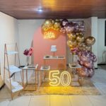 Leia mais sobre o artigo 50 Anos Rose e Dourado – Adulto – Decoração em Balões com Arco Orgânico