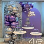 Leia mais sobre o artigo 15 Anos Painel Oval Lilás – Adulto – Trabalho em Balões com Arco Orgânico Prata e Violeta