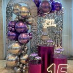 Leia mais sobre o artigo 15 Anos Painel Lantejoula Prata – Adulto – Trabalho em Balões com Arco Orgânico Prata e Violeta/Roxo